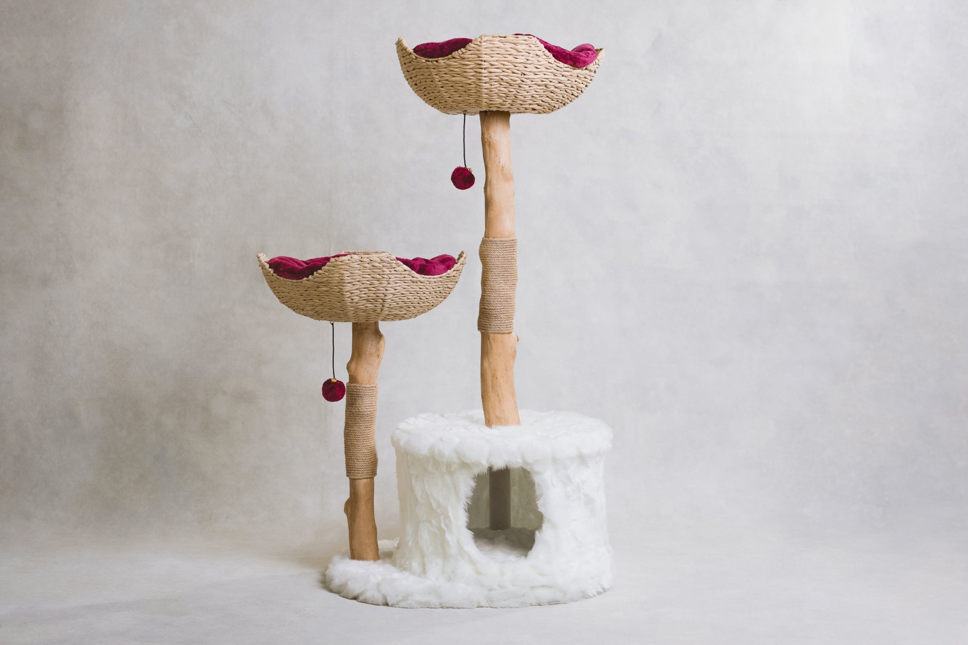 Arbre à chat en bois naturel avec paniers tressés et niche – Modèle Cento 2