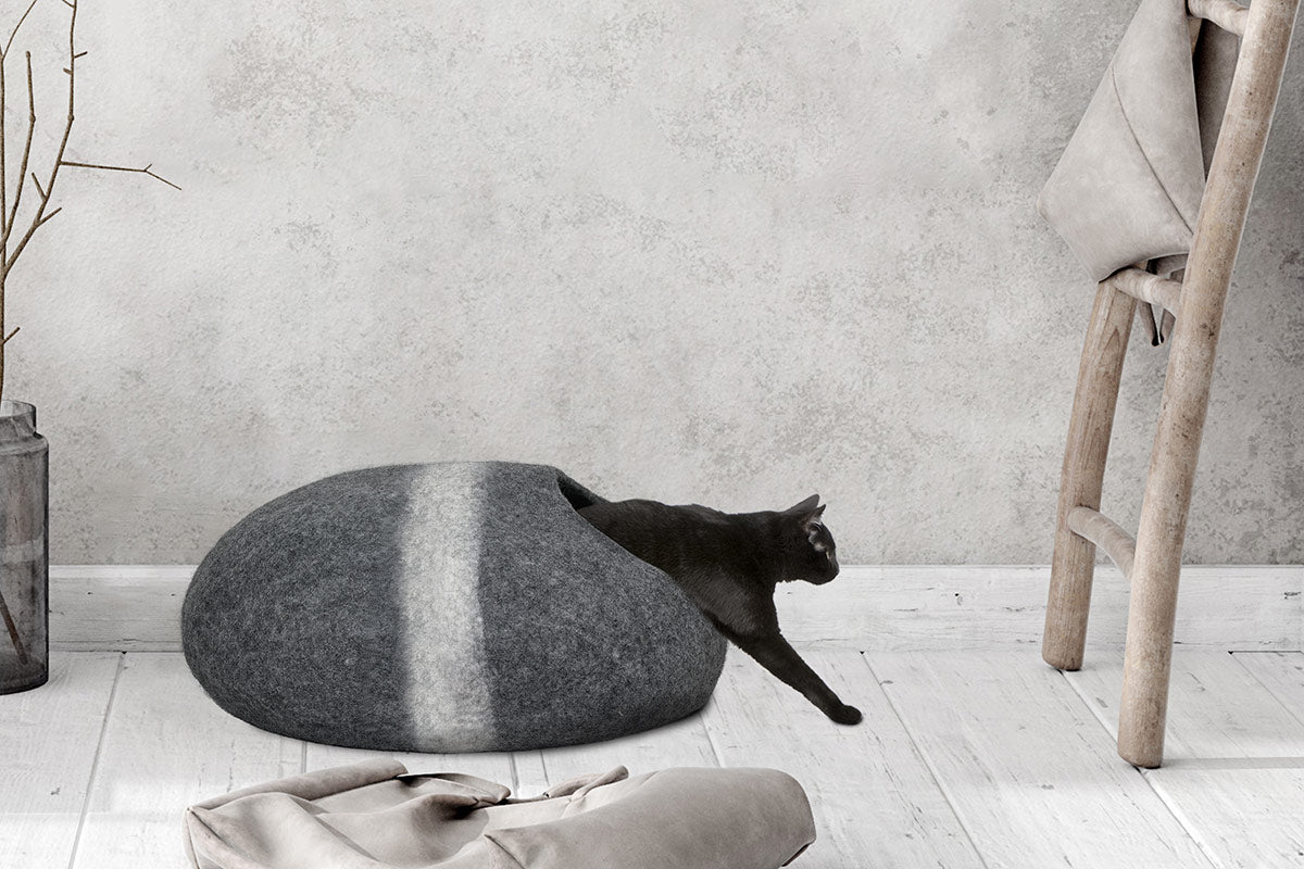 Niche pour chat en feutrine de laine avec bande blanche – Modèle Horizon