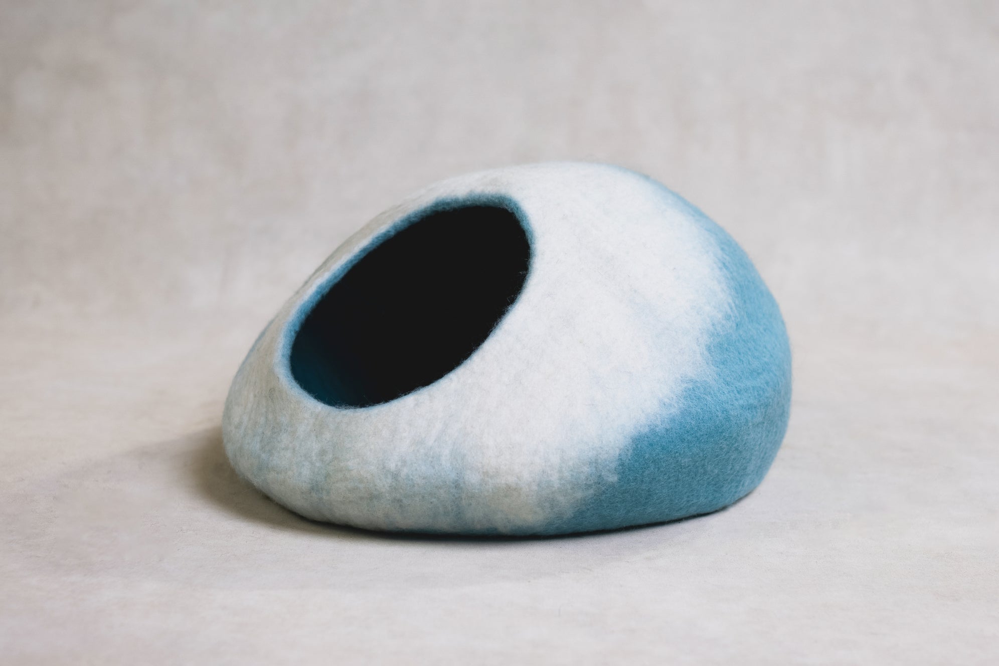 Niche pour chat en feutrine de laine